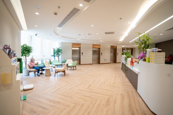 红牛配资 国妇婴徐汇院区重装启用，“先诊疗、后付费”让诊疗更便捷