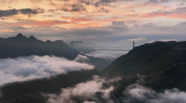 盈股网配资 花江“桥”见丨花江峡谷大桥：云雾中的世界级奇观